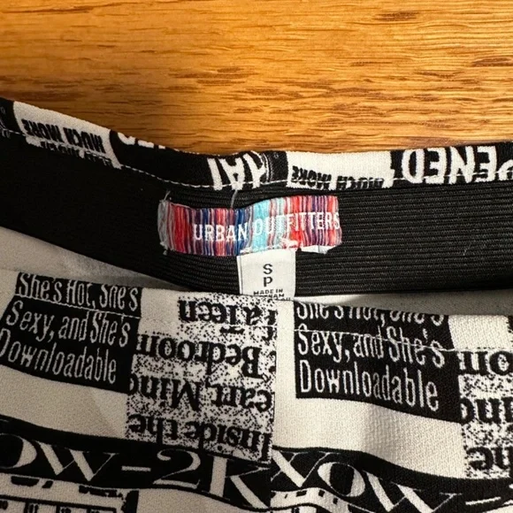 *URBAN OUTFITTERS* Black x White Pattern Pants Size Small - Picture 6 of 7